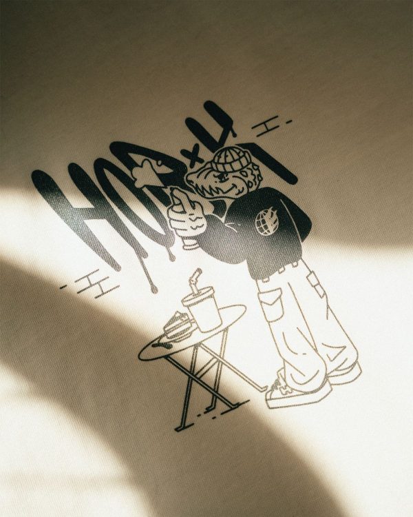 HoB x KAFERDAM CROCODILE TEE (loose fit) - obrazek 4