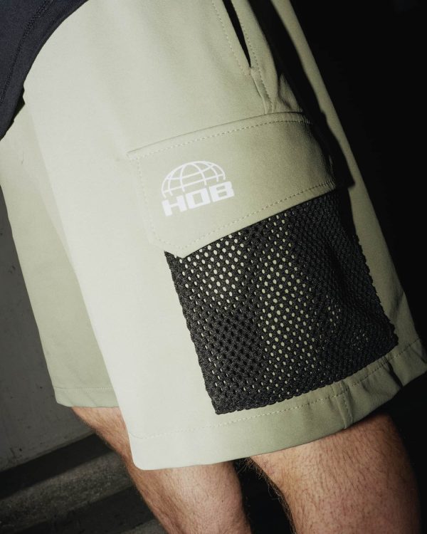 REFLECTIVE LOGO CARGO SHORTS OLIVE - obrazek 7